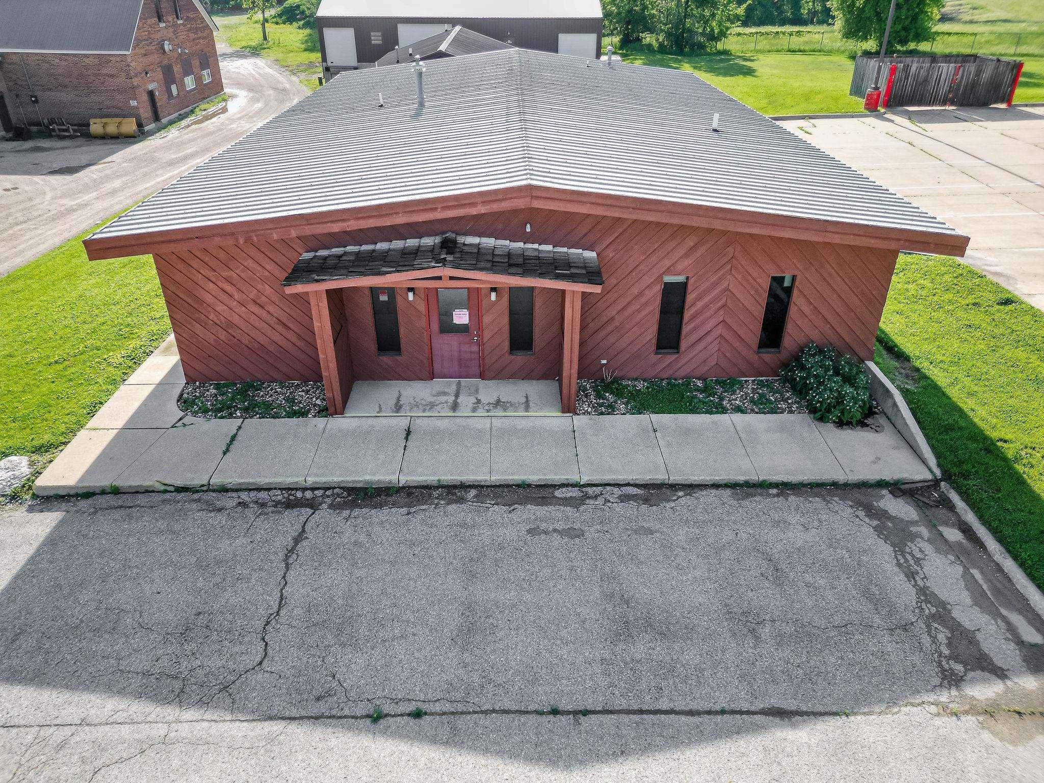 Photo 1 of 43 — 902 S Grand Avenue, Charles City, IA 50616