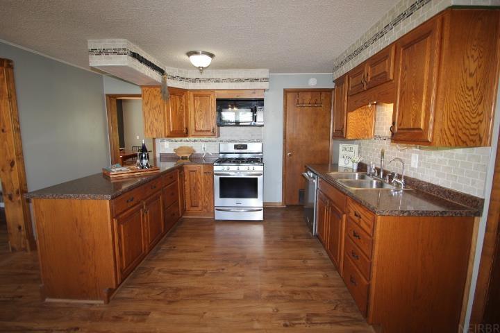 Grundy Center, Iowa 50638, United States, 3 Bedrooms Bedrooms, ,2 BathroomsBathrooms,Residential,Pending,86020