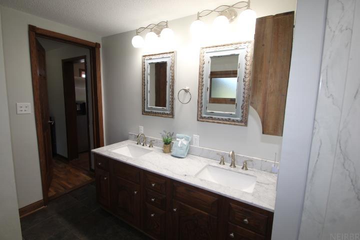 Grundy Center, Iowa 50638, United States, 3 Bedrooms Bedrooms, ,2 BathroomsBathrooms,Residential,Pending,86020