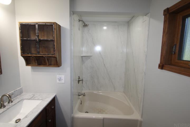 Grundy Center, Iowa 50638, United States, 3 Bedrooms Bedrooms, ,2 BathroomsBathrooms,Residential,Pending,86020