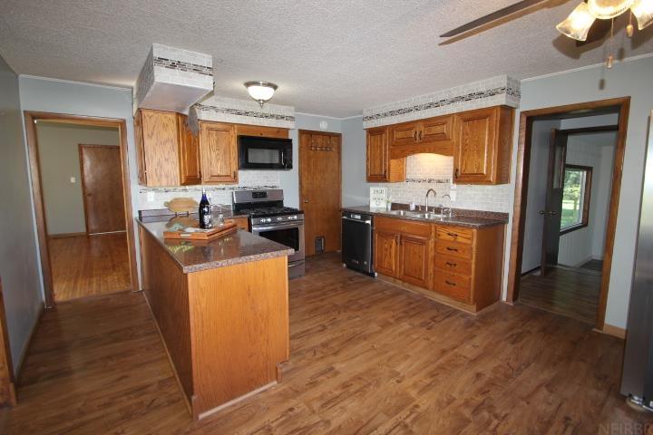 Grundy Center, Iowa 50638, United States, 3 Bedrooms Bedrooms, ,2 BathroomsBathrooms,Residential,Pending,86020