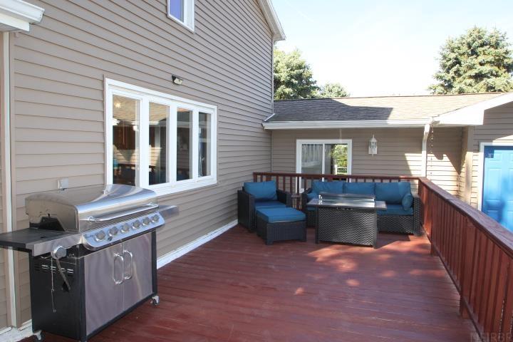 Grundy Center, Iowa 50638, United States, 3 Bedrooms Bedrooms, ,2 BathroomsBathrooms,Residential,Pending,86020