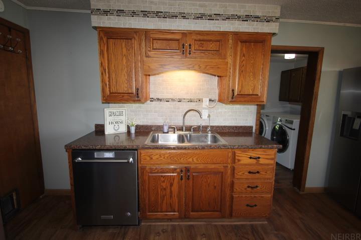 Grundy Center, Iowa 50638, United States, 3 Bedrooms Bedrooms, ,2 BathroomsBathrooms,Residential,Pending,86020