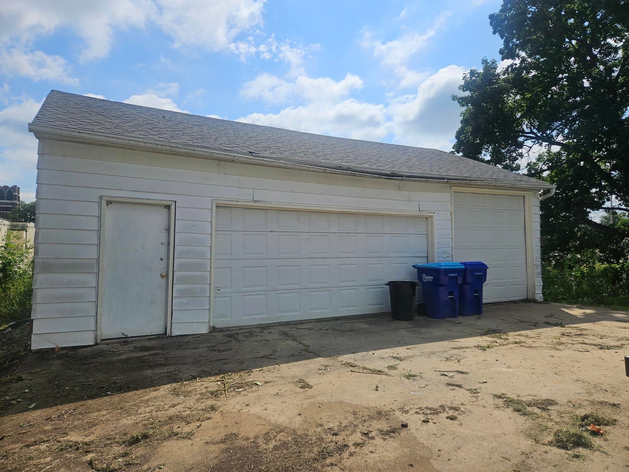 109 1st Ave. NW - Photo 2