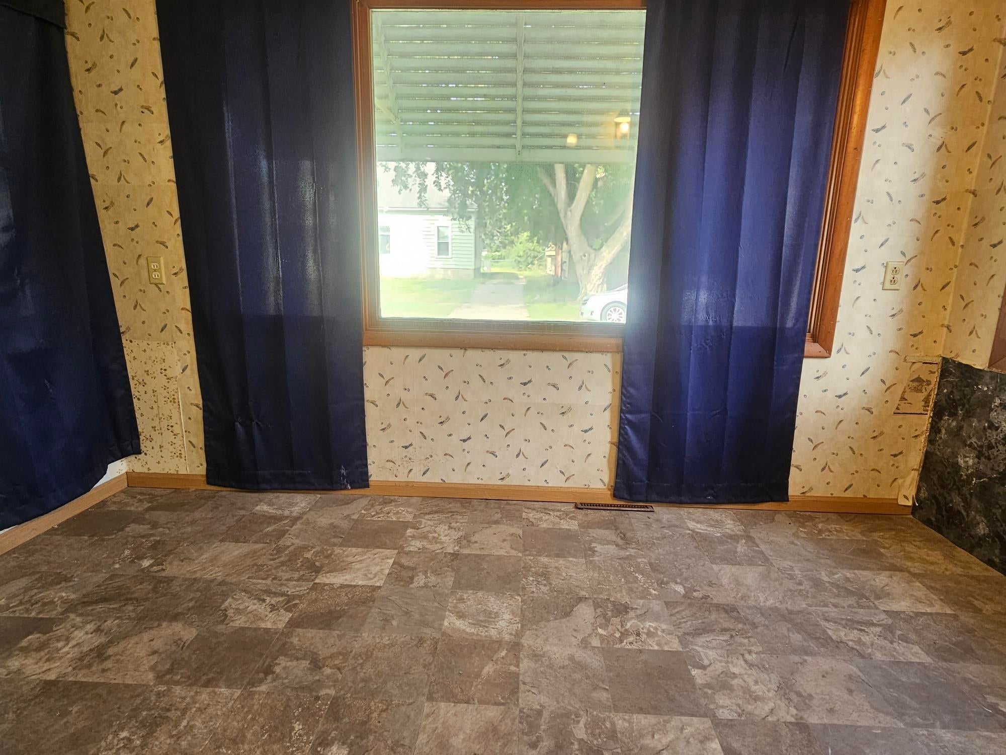 109 1st Ave. NW - Photo 4