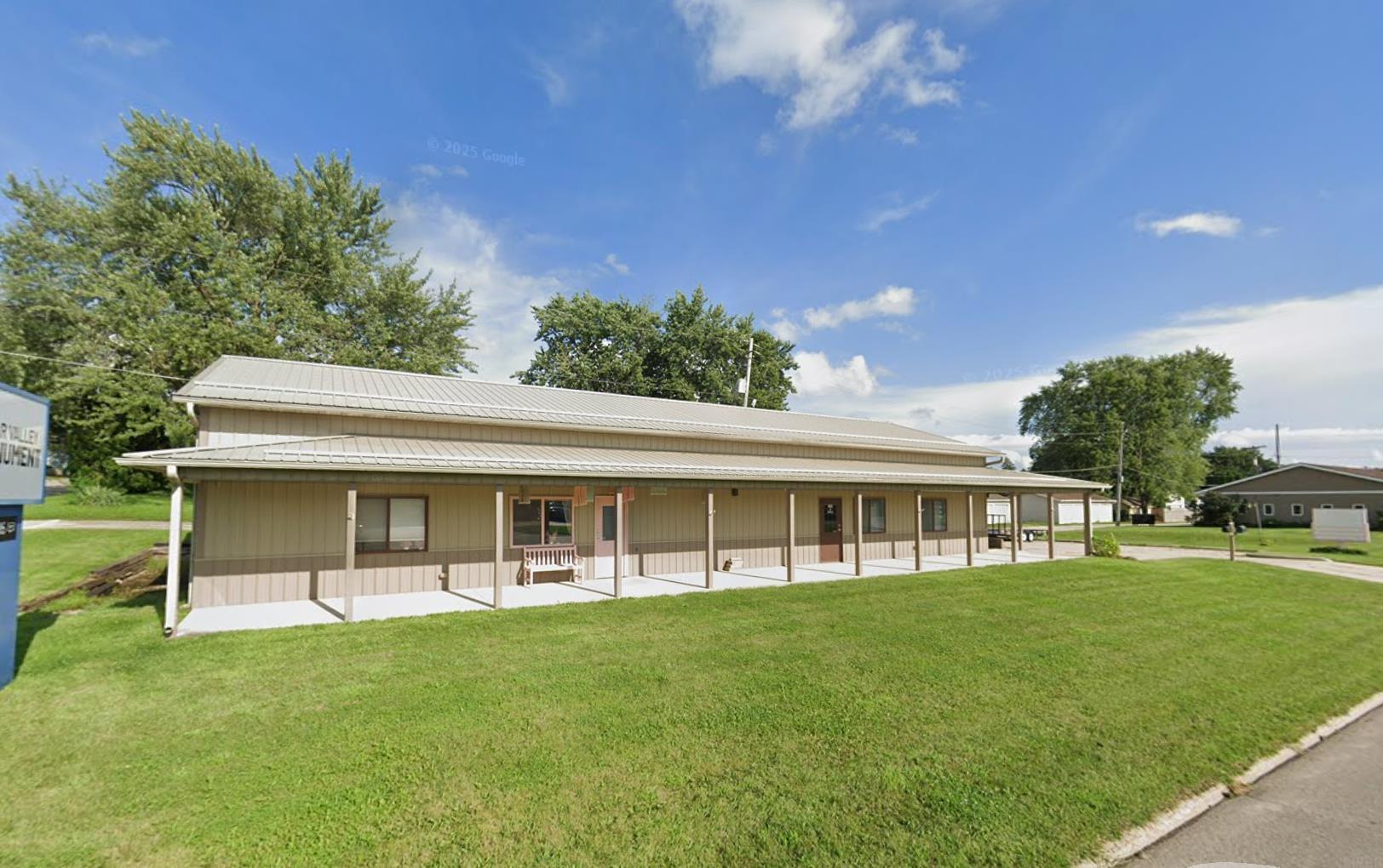Photo 1 of 28 — 509 Ansborough Ave B, Waterloo, IA 50701