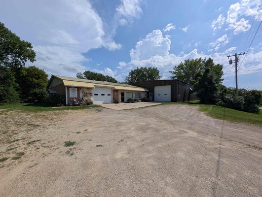 11848 VALLEY AVE, CRESCO, IA 52136 - Image 53eb4e13eab9edc233fb4f5b3cc55f3f/1302325445