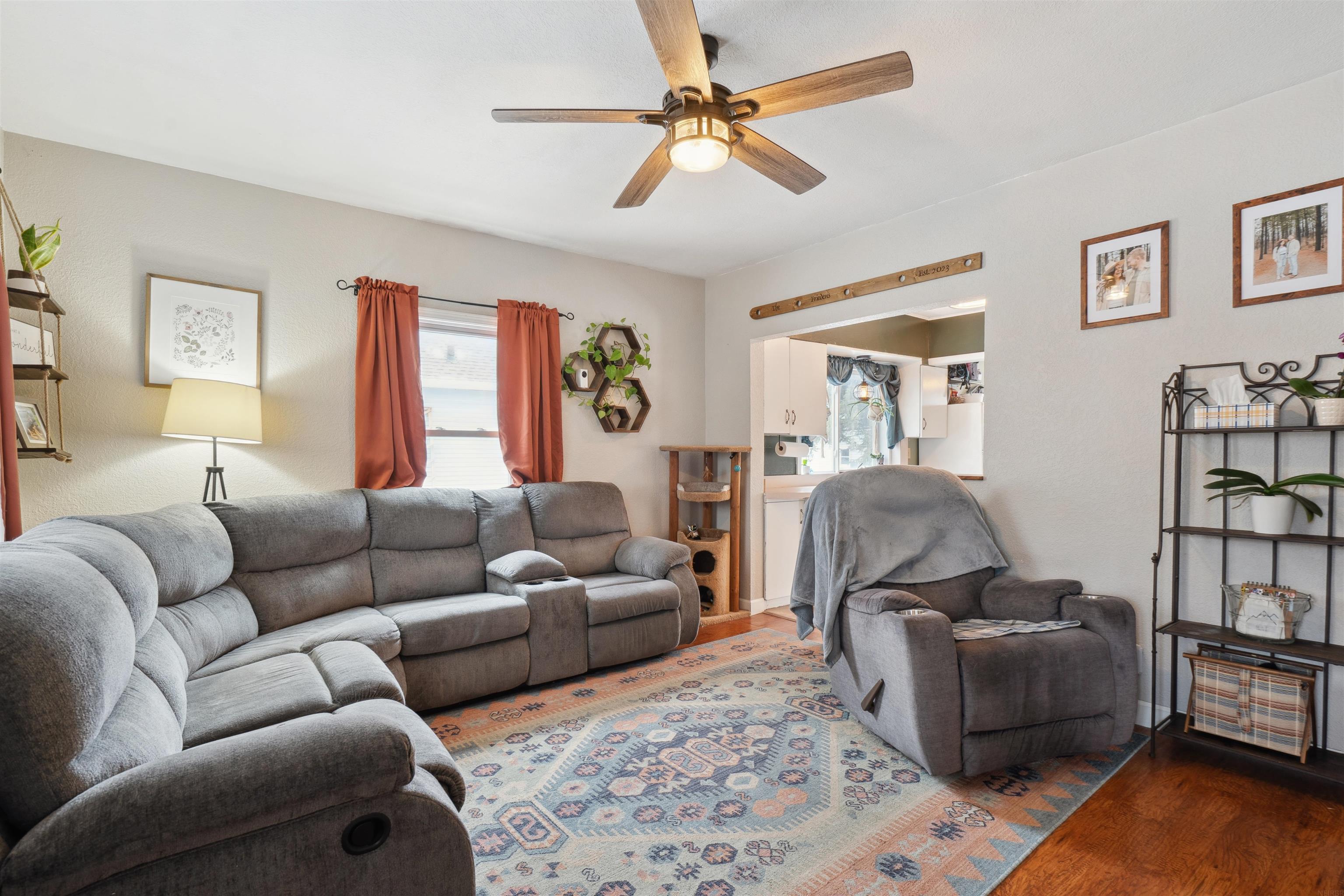 Waterloo, Iowa 50701, United States, 2 Bedrooms Bedrooms, ,1 BathroomBathrooms,Residential,Pending,76953