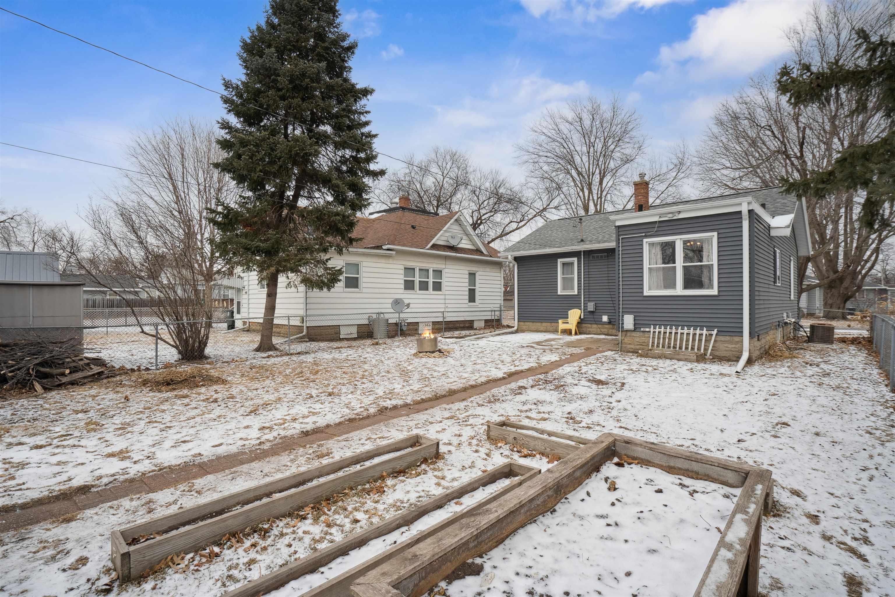 Waterloo, Iowa 50701, United States, 2 Bedrooms Bedrooms, ,1 BathroomBathrooms,Residential,Pending,76953