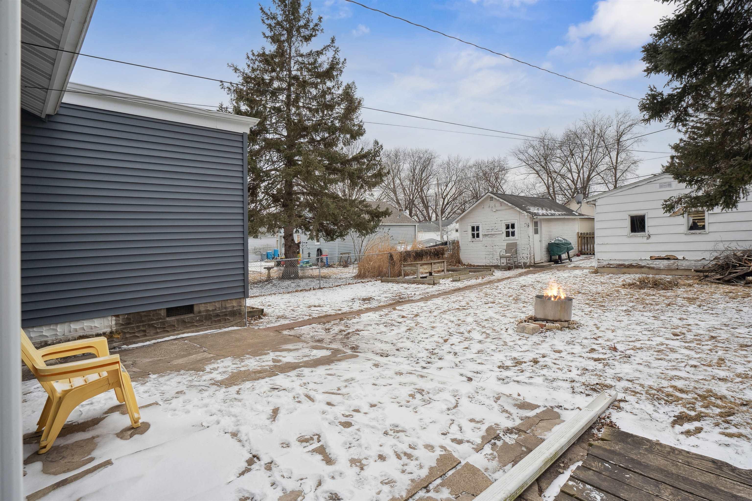 Waterloo, Iowa 50701, United States, 2 Bedrooms Bedrooms, ,1 BathroomBathrooms,Residential,Pending,76953