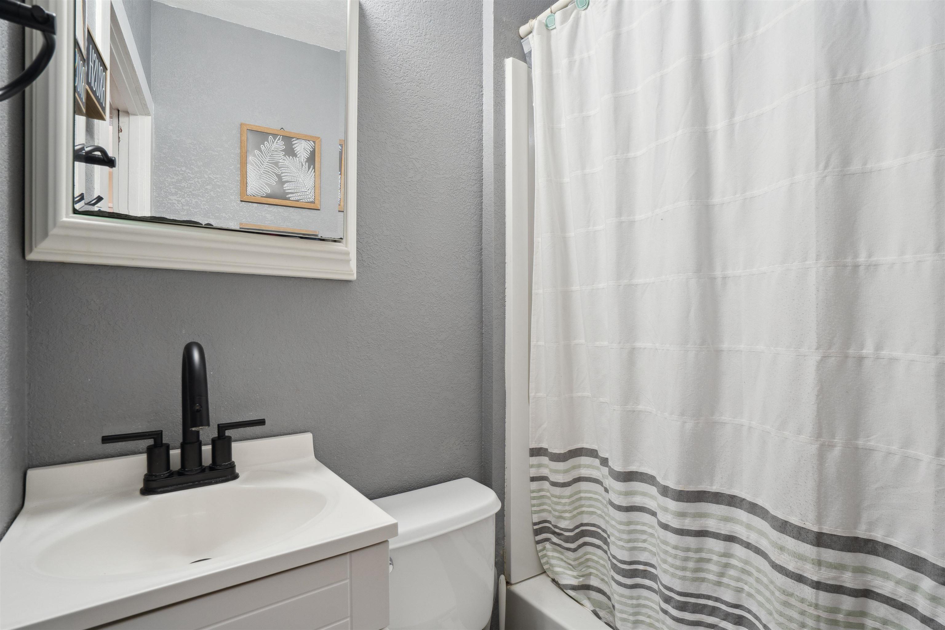 Waterloo, Iowa 50701, United States, 2 Bedrooms Bedrooms, ,1 BathroomBathrooms,Residential,Pending,76953