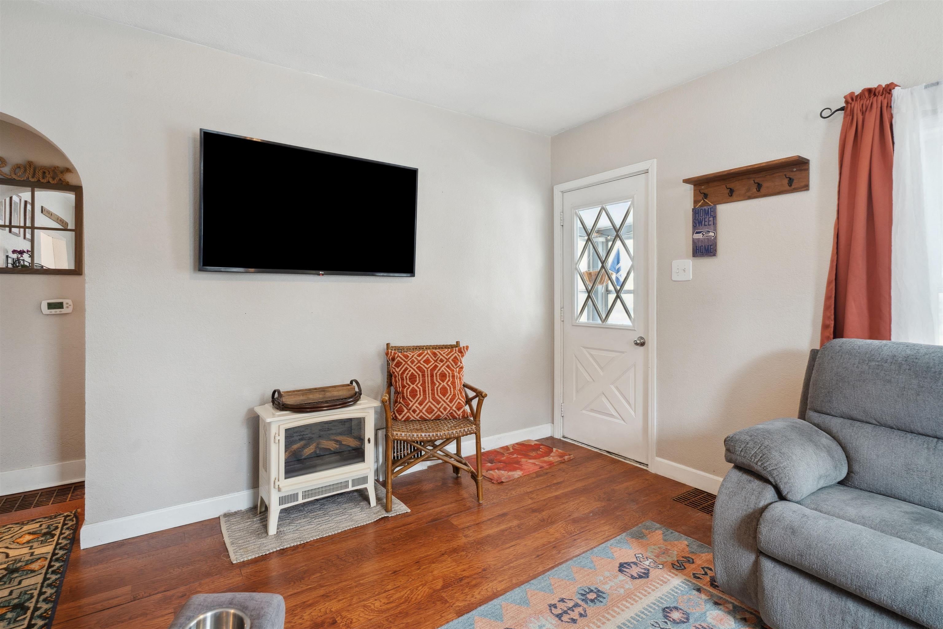 Waterloo, Iowa 50701, United States, 2 Bedrooms Bedrooms, ,1 BathroomBathrooms,Residential,Pending,76953