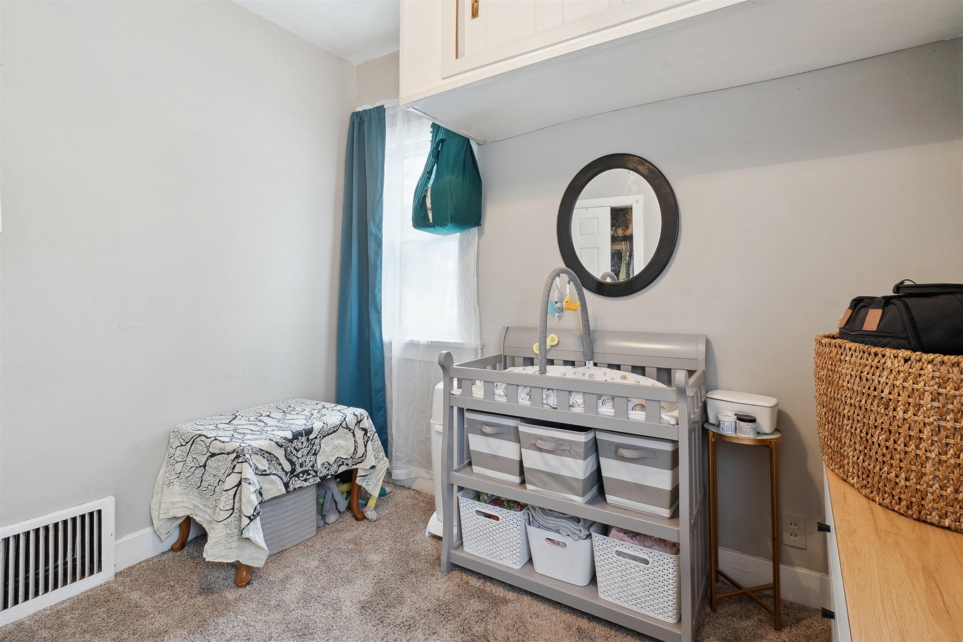 Waterloo, Iowa 50701, United States, 2 Bedrooms Bedrooms, ,1 BathroomBathrooms,Residential,Pending,76953