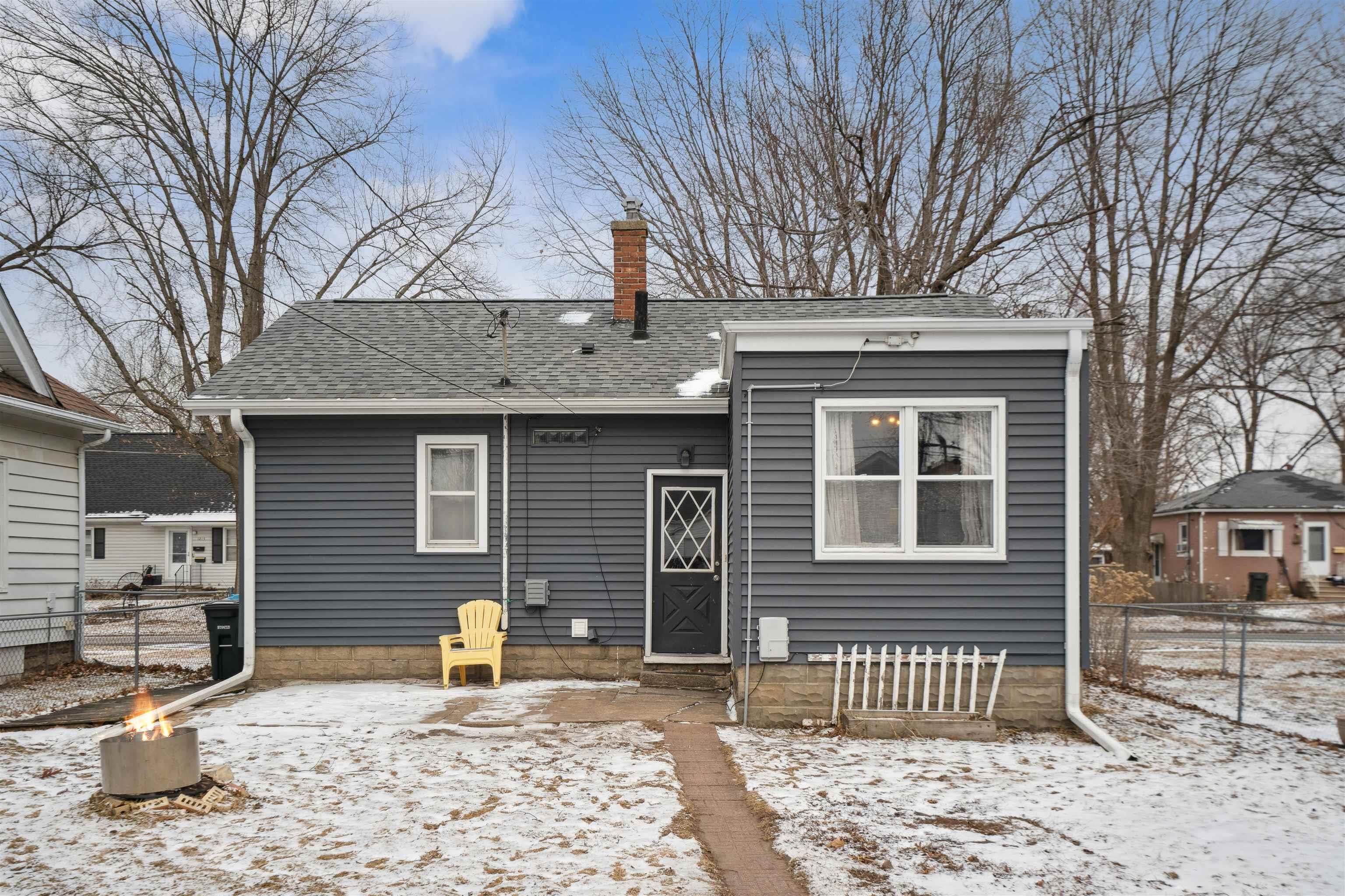 Waterloo, Iowa 50701, United States, 2 Bedrooms Bedrooms, ,1 BathroomBathrooms,Residential,Pending,76953