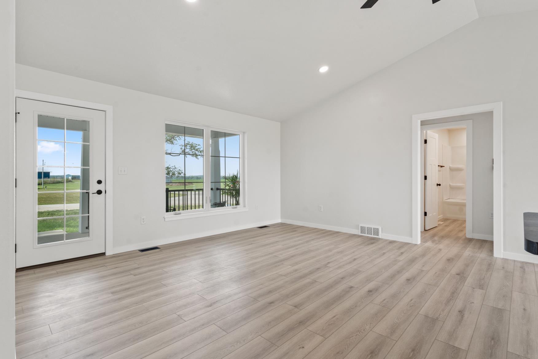 Quasqueton, Iowa 52326, United States, 3 Bedrooms Bedrooms, ,2 BathroomsBathrooms,Residential,Active,157951