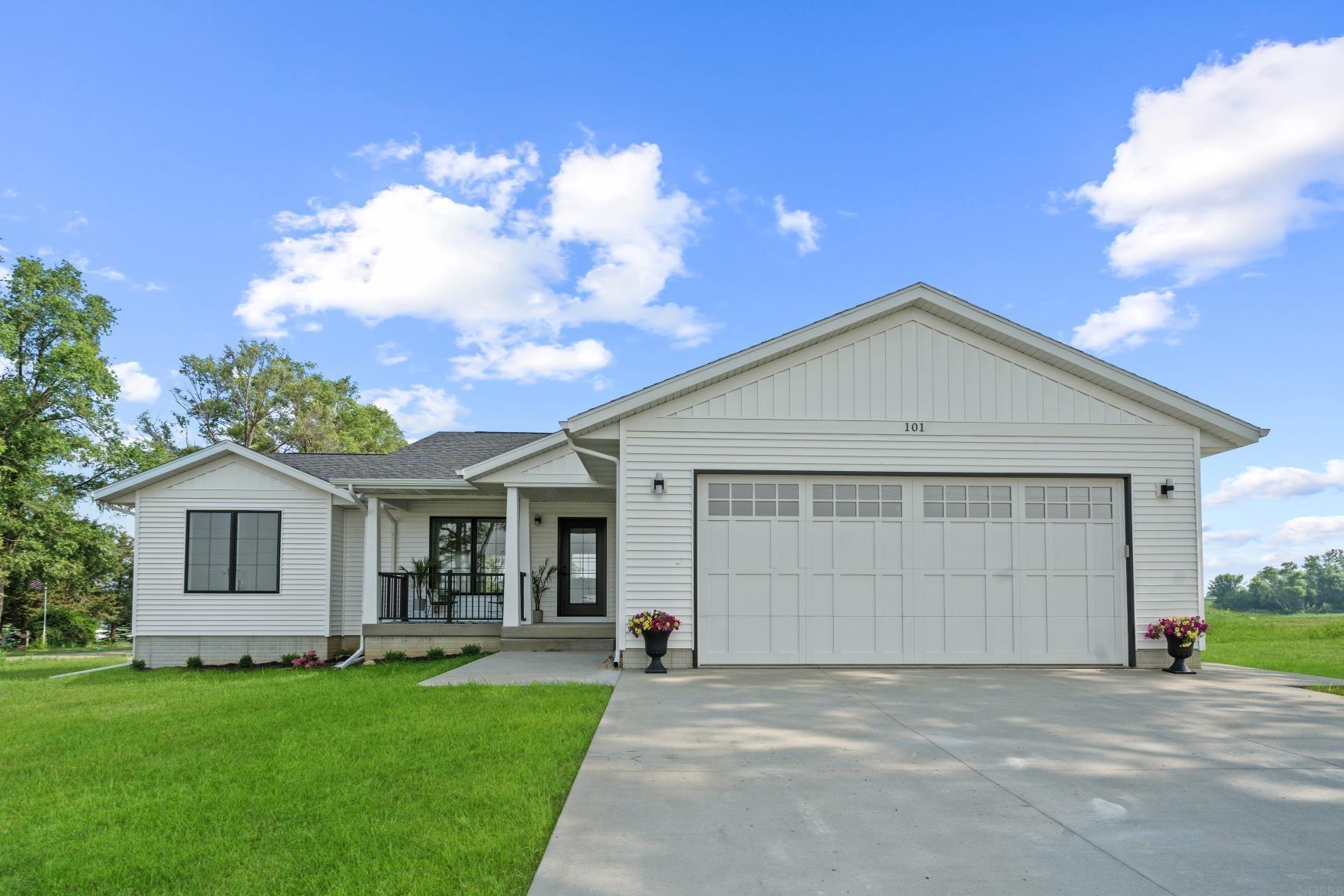 Quasqueton, Iowa 52326, United States, 3 Bedrooms Bedrooms, ,2 BathroomsBathrooms,Residential,Active,157951