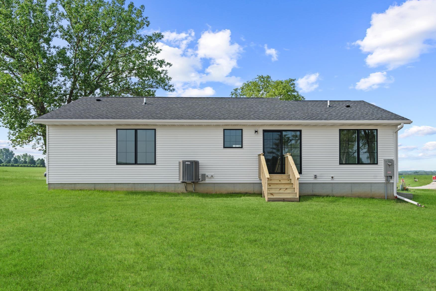 Quasqueton, Iowa 52326, United States, 3 Bedrooms Bedrooms, ,2 BathroomsBathrooms,Residential,Active,157951