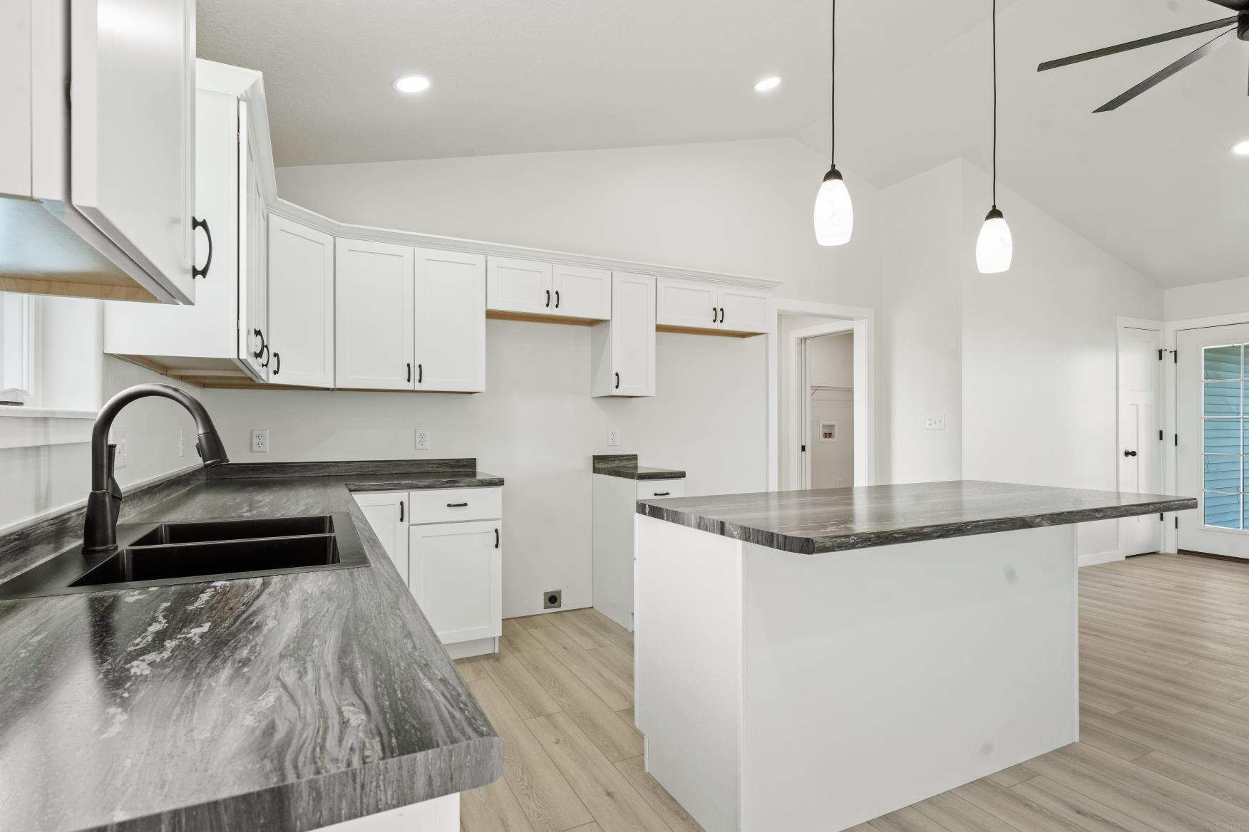 Quasqueton, Iowa 52326, United States, 3 Bedrooms Bedrooms, ,2 BathroomsBathrooms,Residential,Active,157951