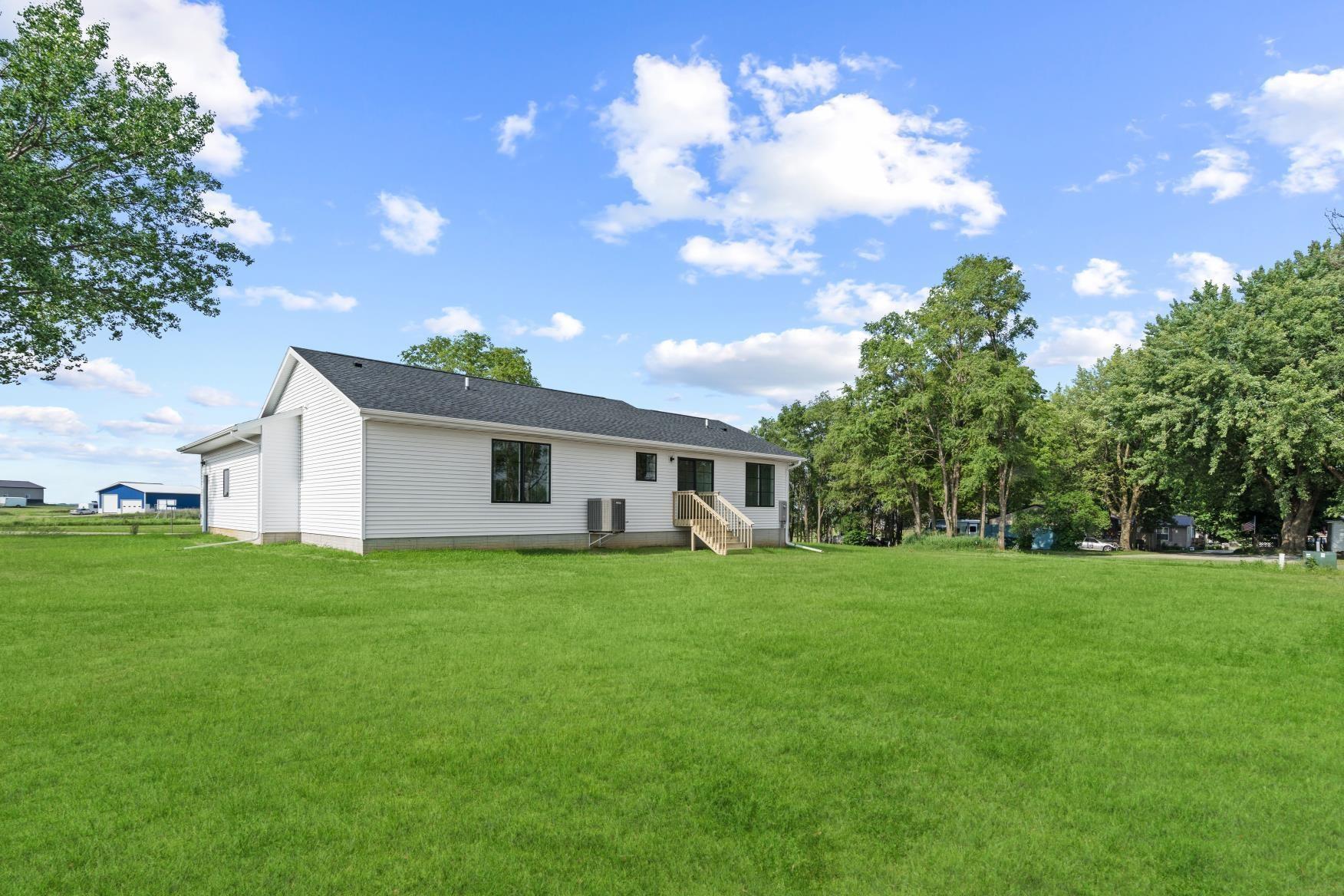 Quasqueton, Iowa 52326, United States, 3 Bedrooms Bedrooms, ,2 BathroomsBathrooms,Residential,Active,157951