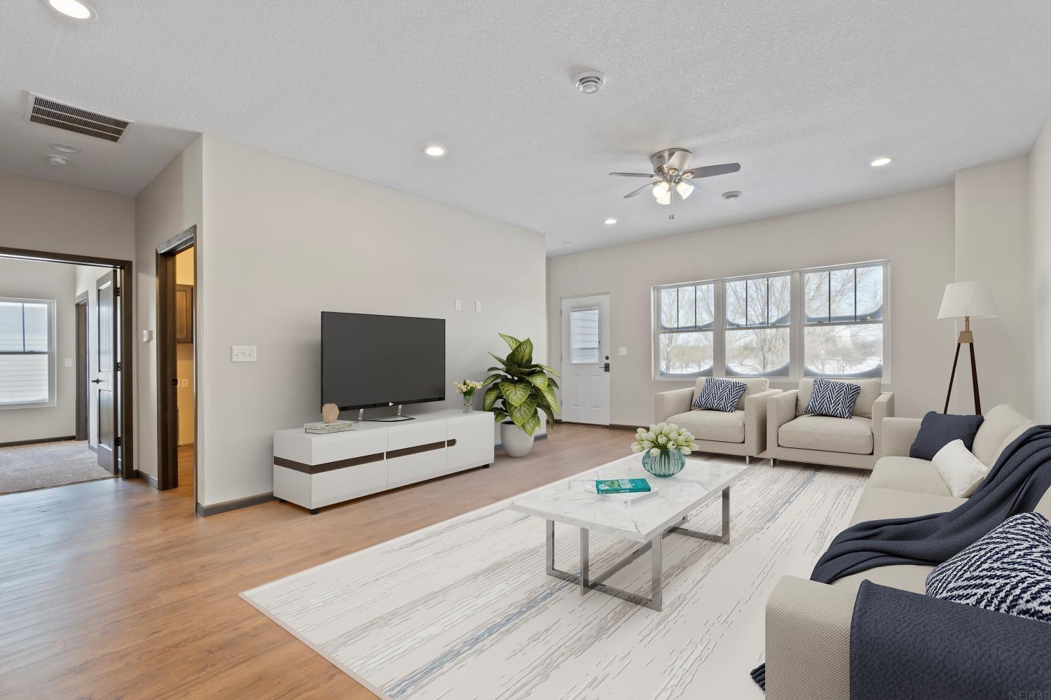 Independence, Iowa 50644, United States, 2 Bedrooms Bedrooms, ,2 BathroomsBathrooms,Residential,Active,66415