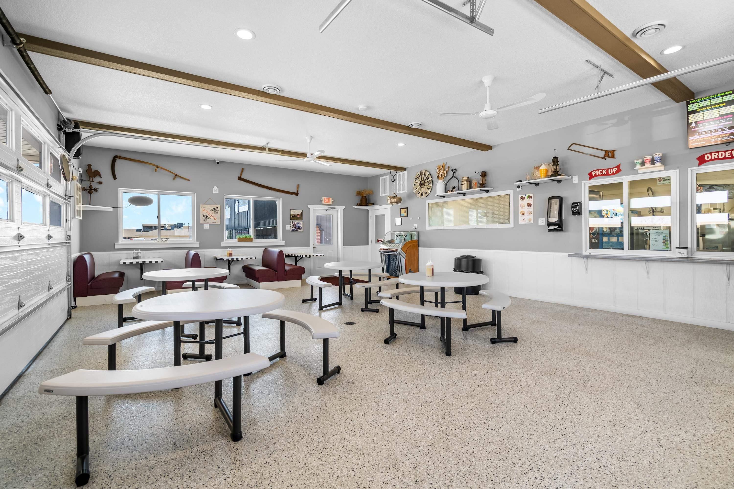 Grundy Center, Iowa 50638, United States, ,Commercial,Active,215944