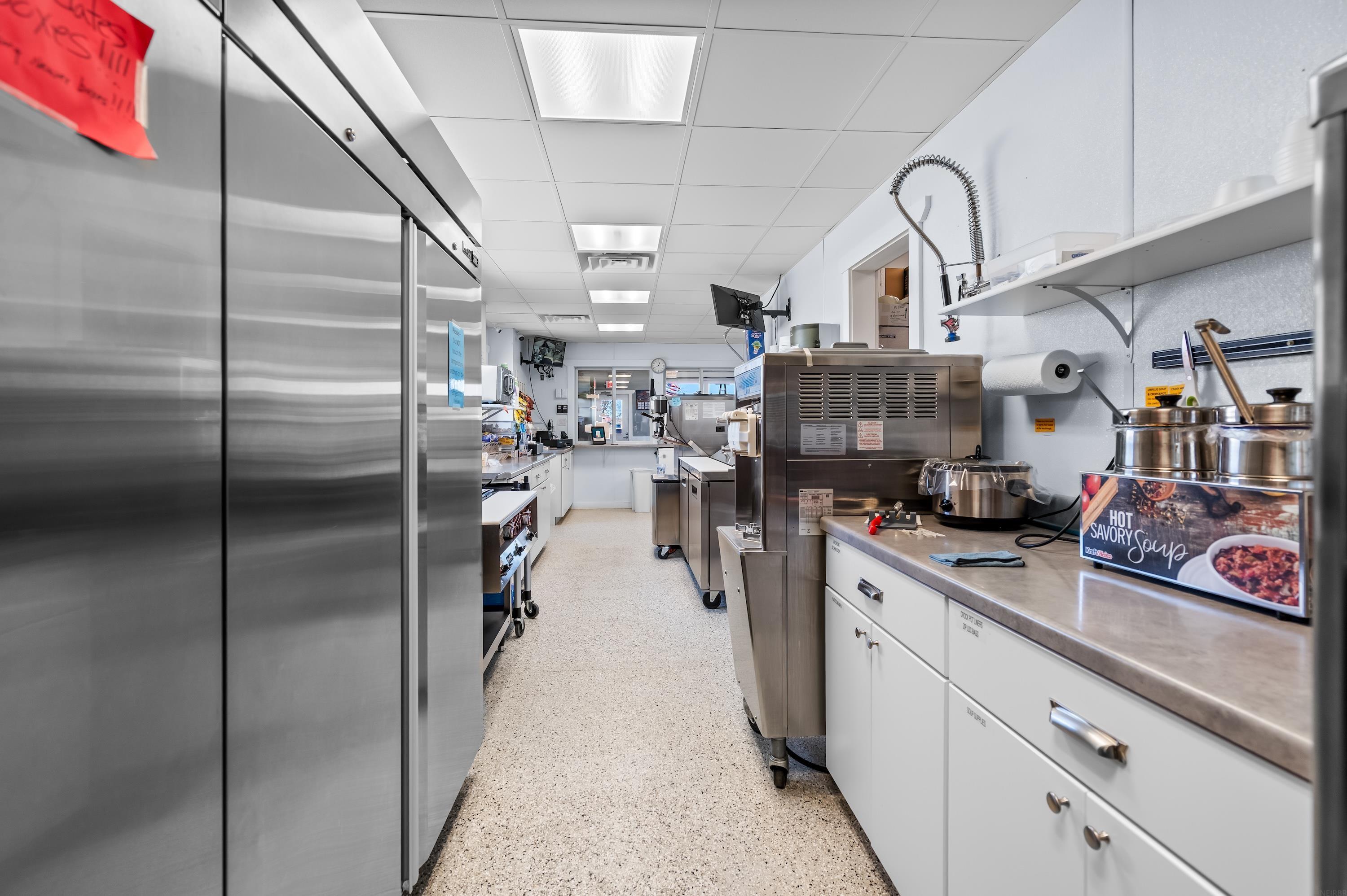 Grundy Center, Iowa 50638, United States, ,Commercial,Active,215944