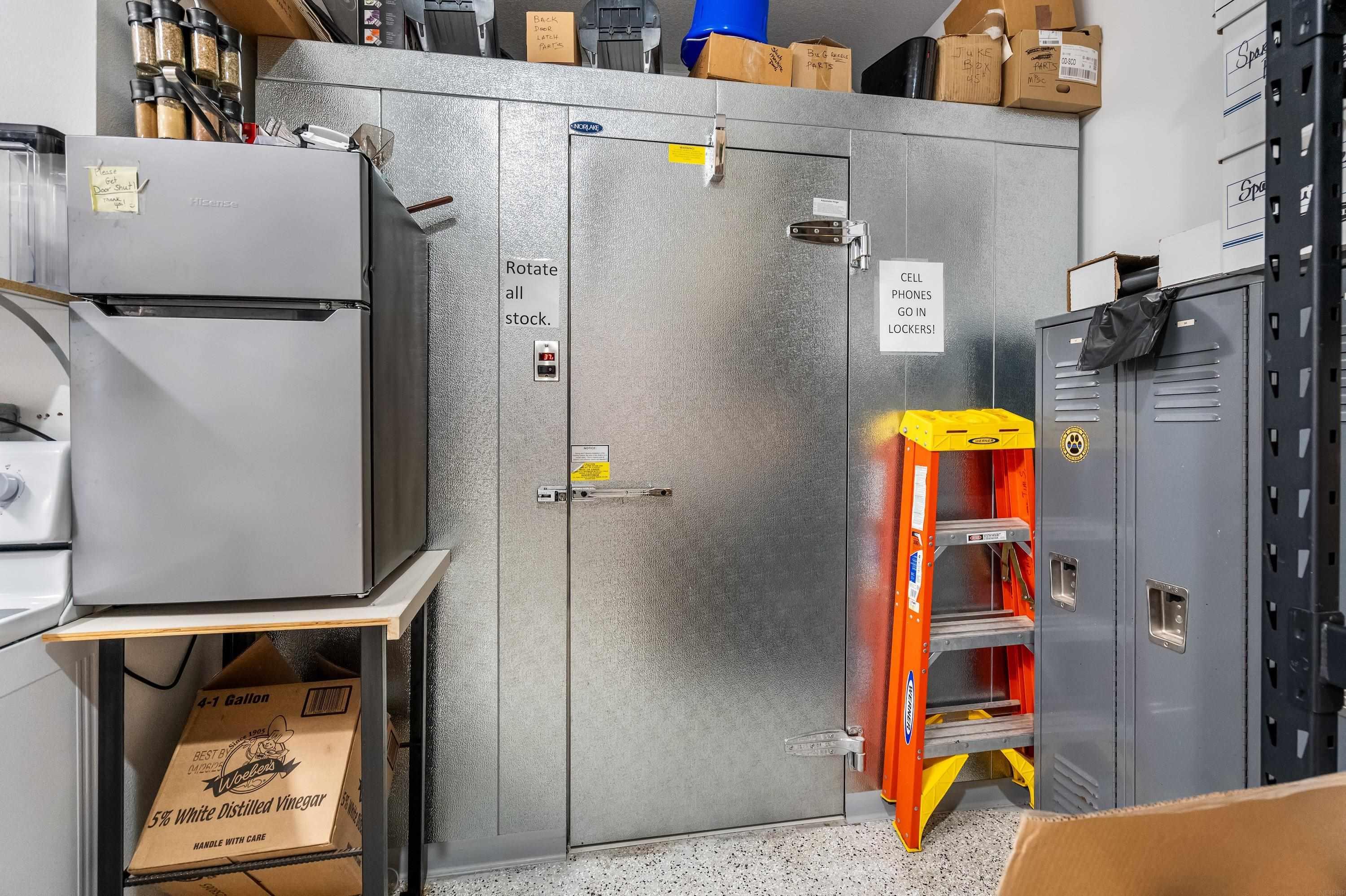 Grundy Center, Iowa 50638, United States, ,Commercial,Active,215944