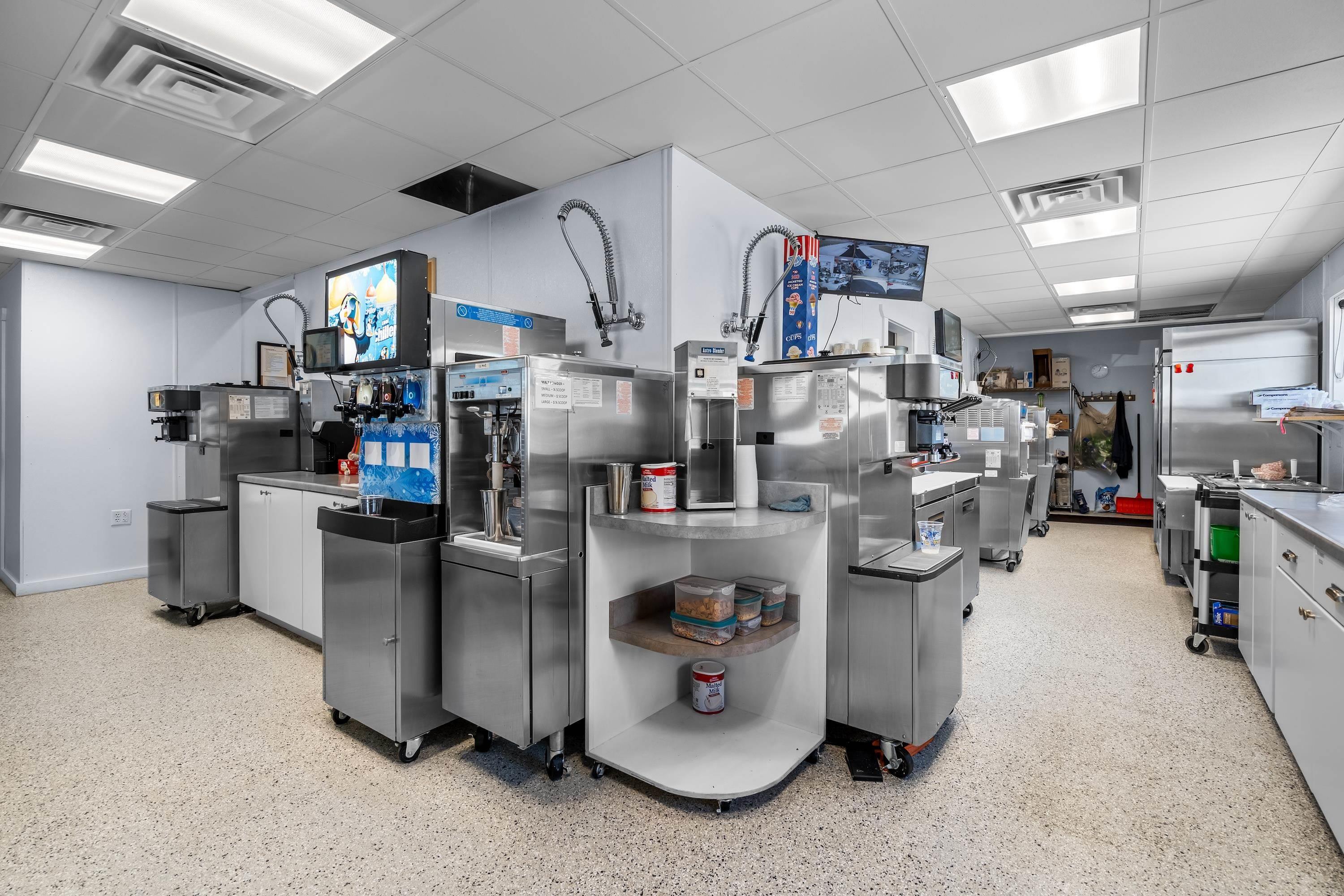 Grundy Center, Iowa 50638, United States, ,Commercial,Active,215944