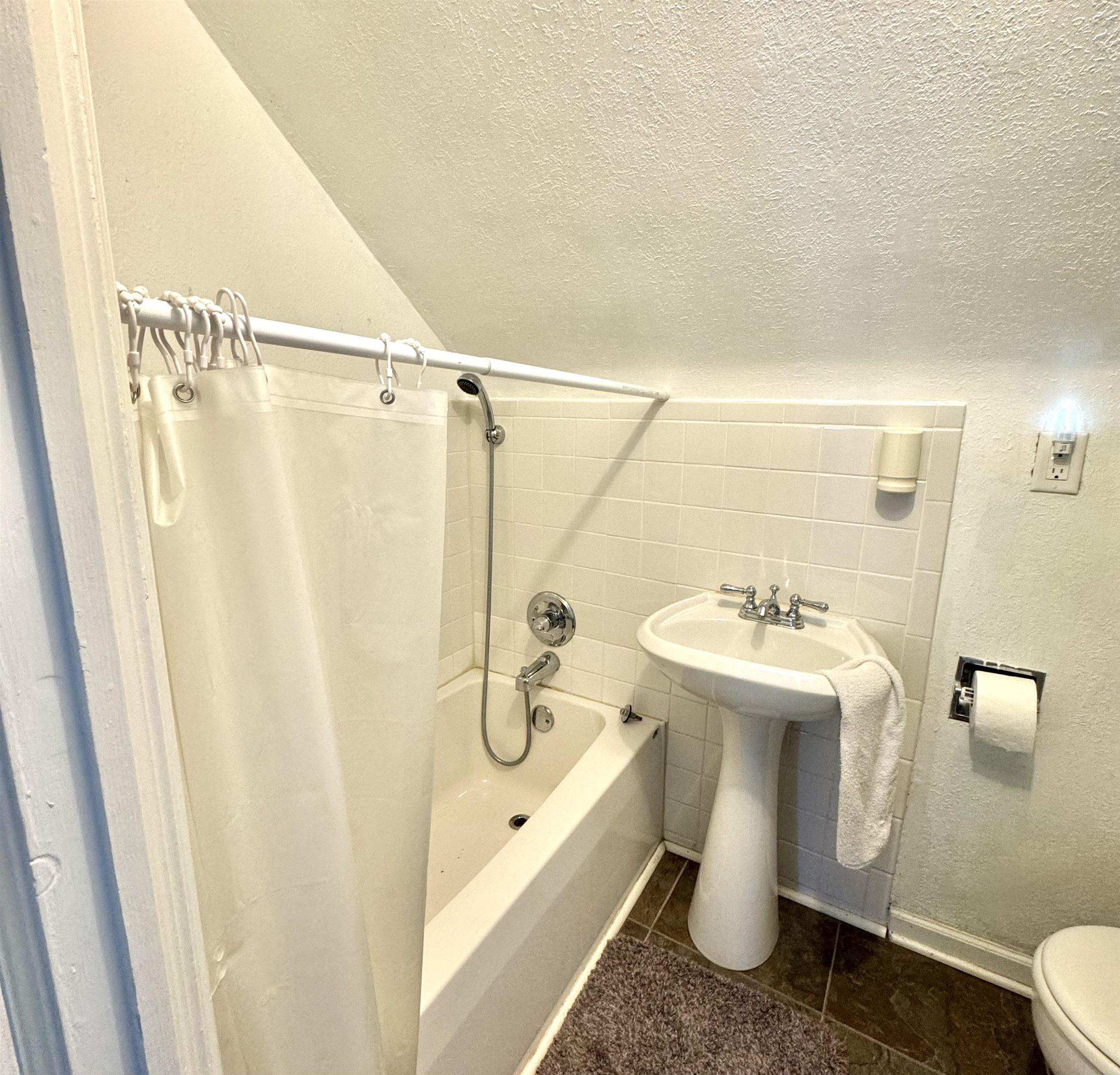 Waterloo, Iowa 50701, United States, 4 Bedrooms Bedrooms, ,3 BathroomsBathrooms,Residential,Active,11418