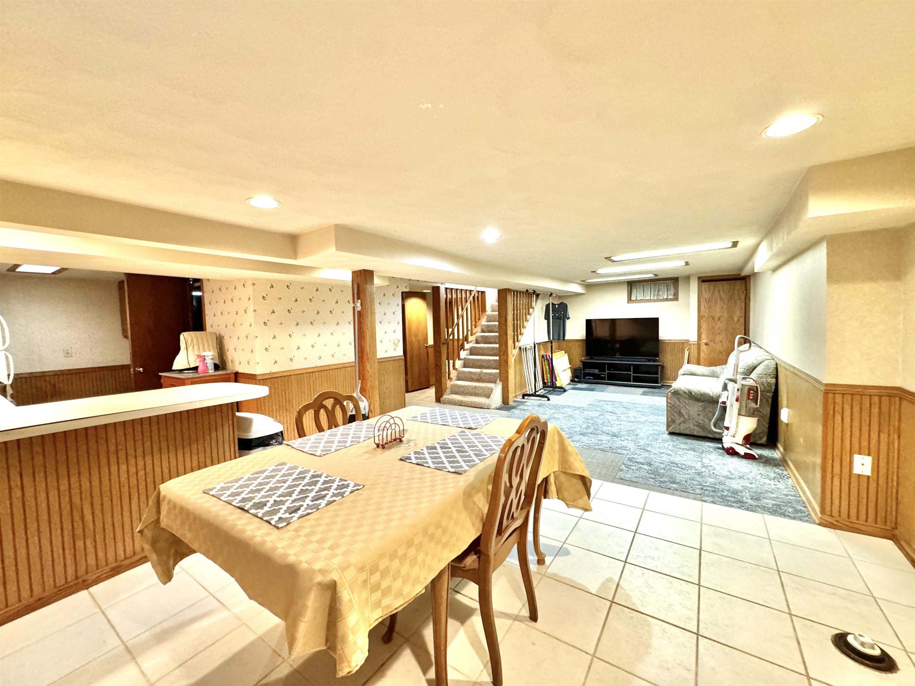 Waterloo, Iowa 50701, United States, 4 Bedrooms Bedrooms, ,3 BathroomsBathrooms,Residential,Active,11418