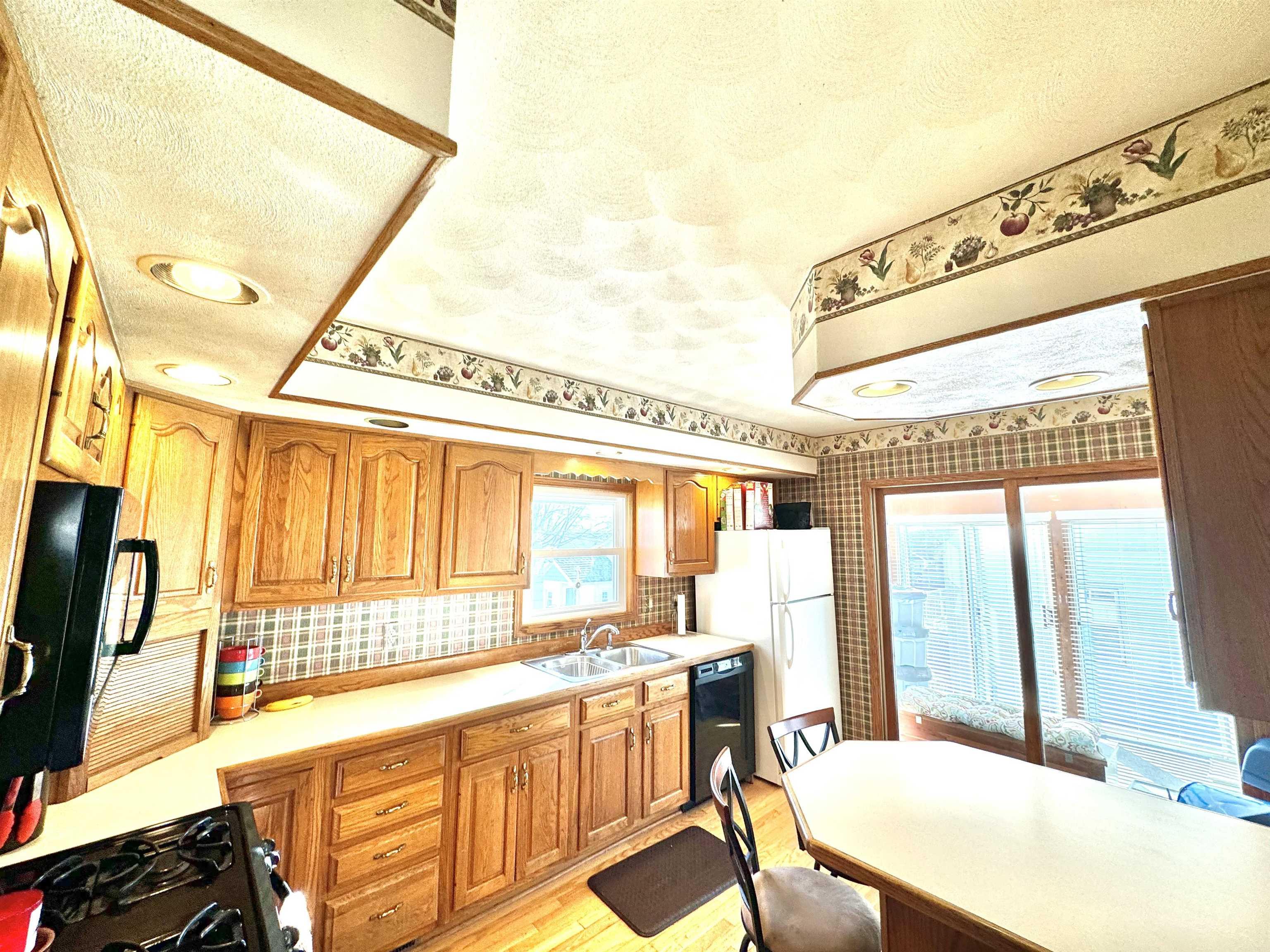 Waterloo, Iowa 50701, United States, 4 Bedrooms Bedrooms, ,3 BathroomsBathrooms,Residential,Active,11418