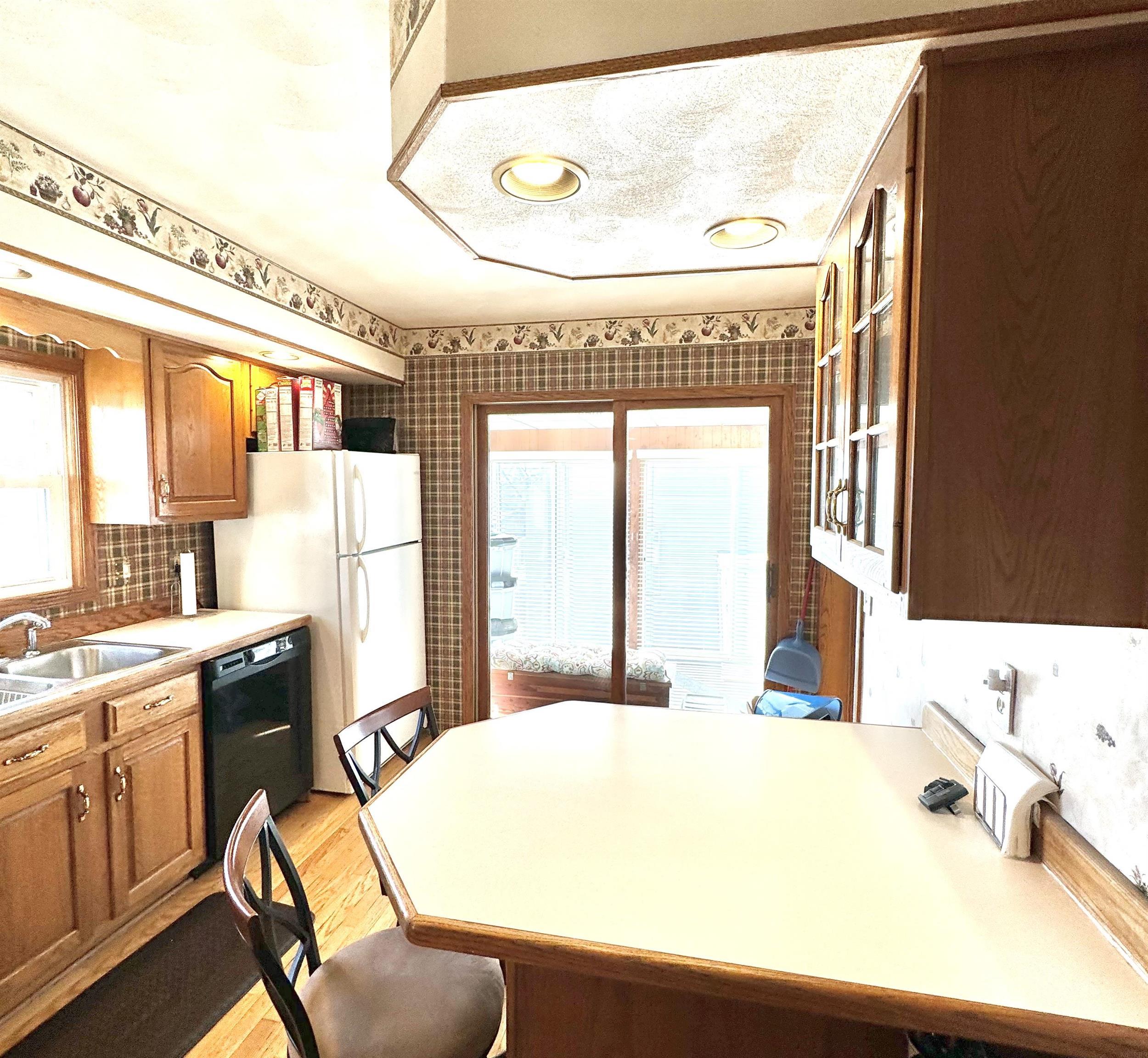 Waterloo, Iowa 50701, United States, 4 Bedrooms Bedrooms, ,3 BathroomsBathrooms,Residential,Active,11418