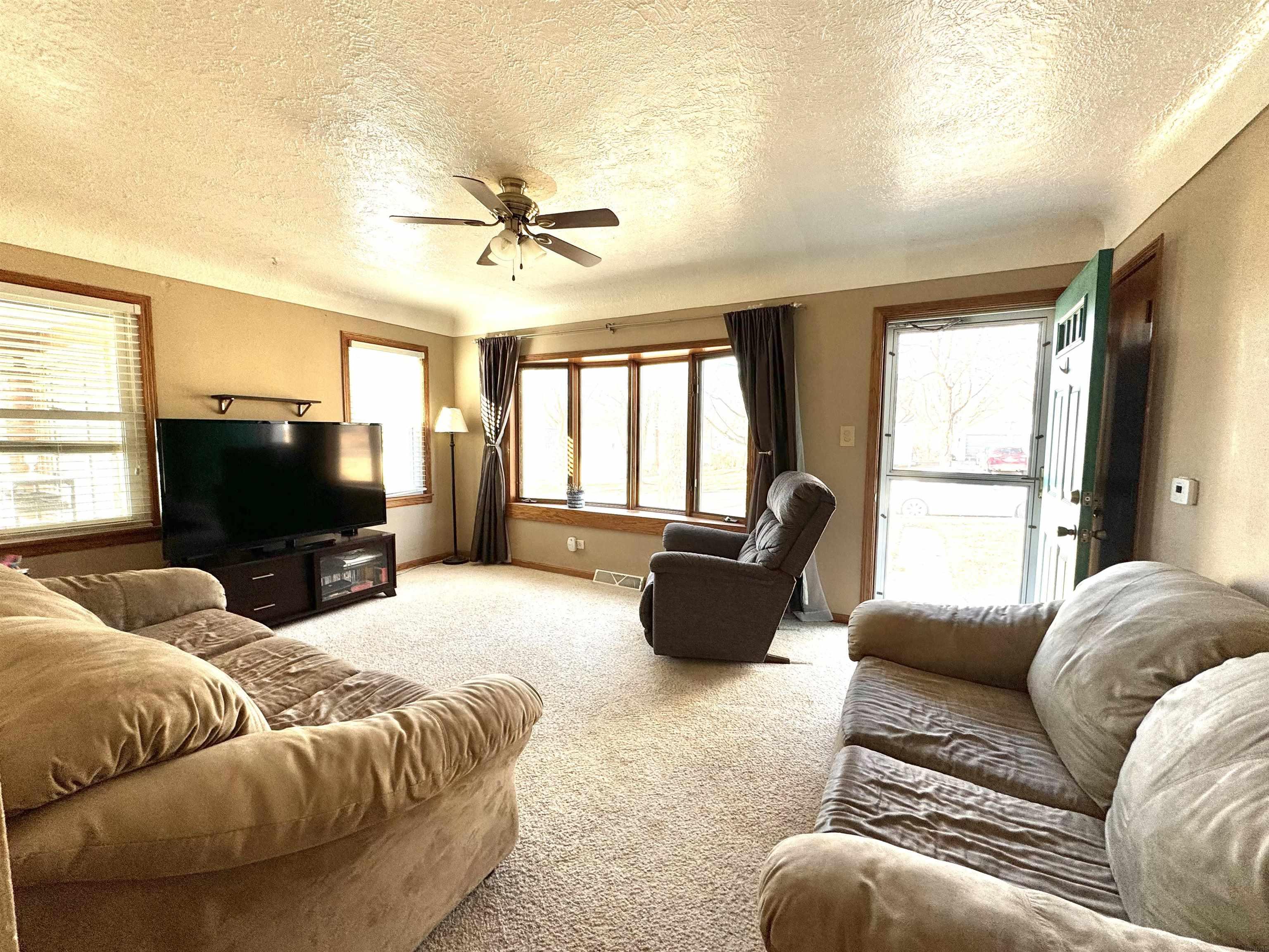 Waterloo, Iowa 50701, United States, 4 Bedrooms Bedrooms, ,3 BathroomsBathrooms,Residential,Active,11418