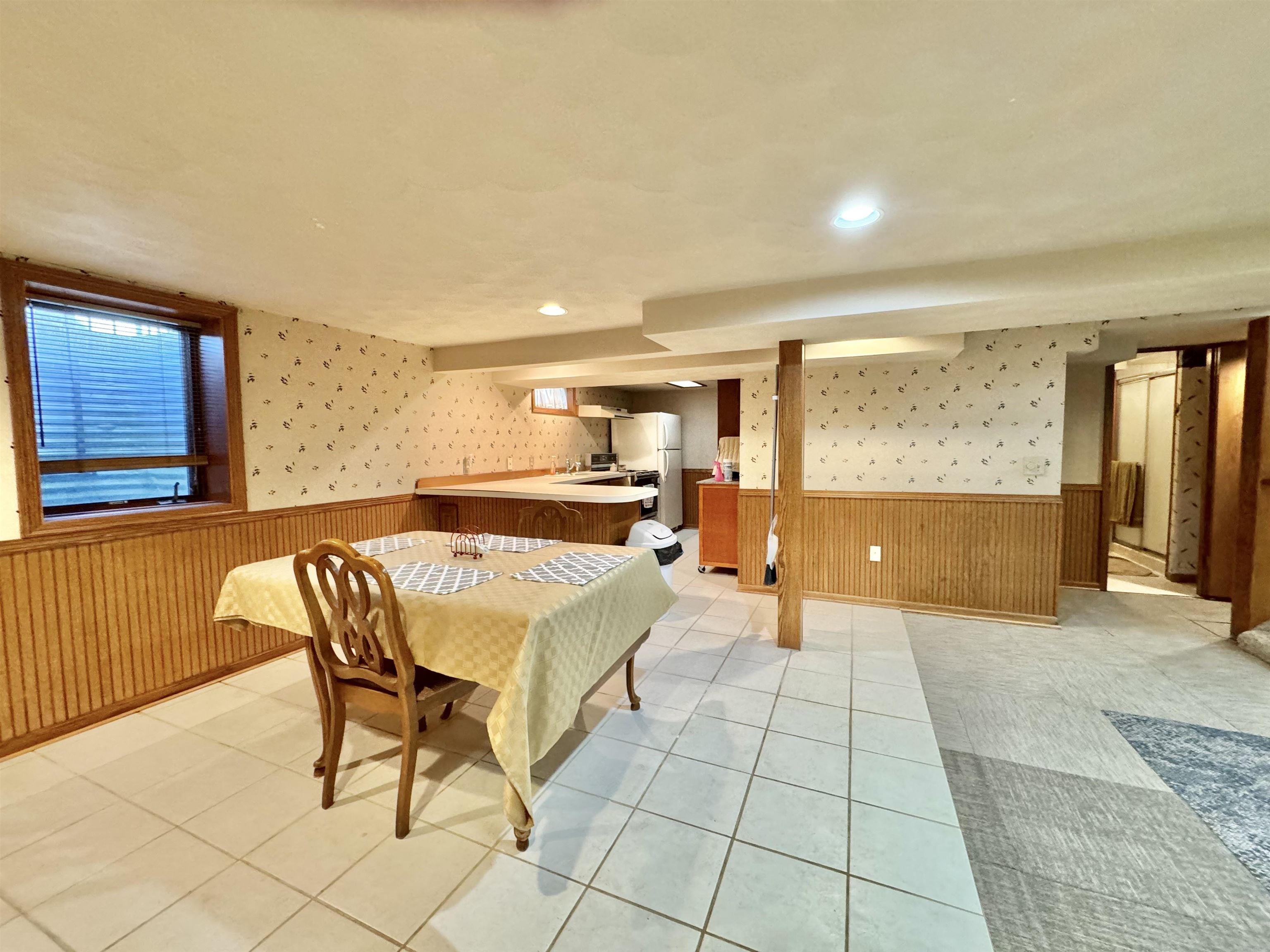 Waterloo, Iowa 50701, United States, 4 Bedrooms Bedrooms, ,3 BathroomsBathrooms,Residential,Active,11418