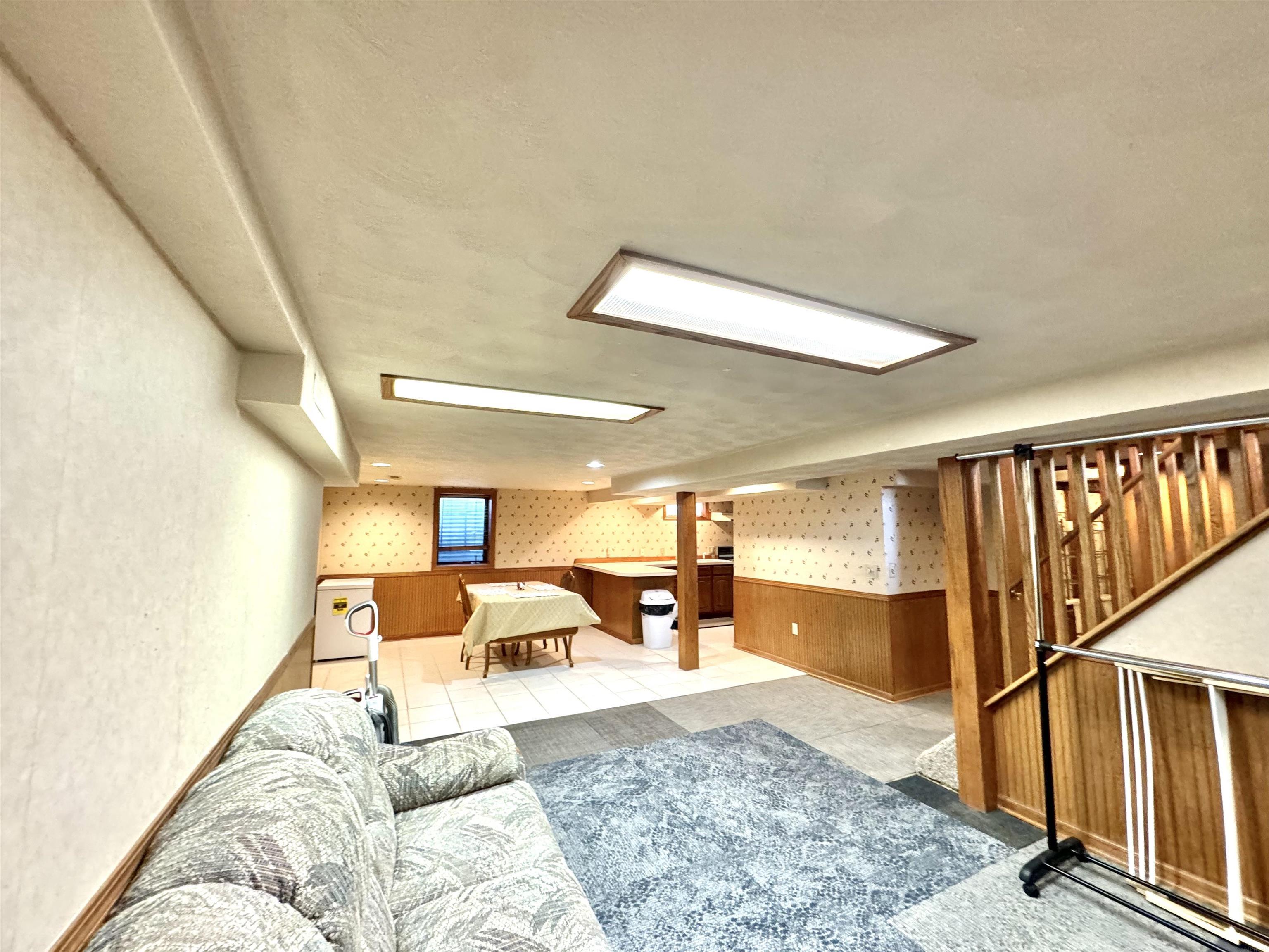 Waterloo, Iowa 50701, United States, 4 Bedrooms Bedrooms, ,3 BathroomsBathrooms,Residential,Active,11418