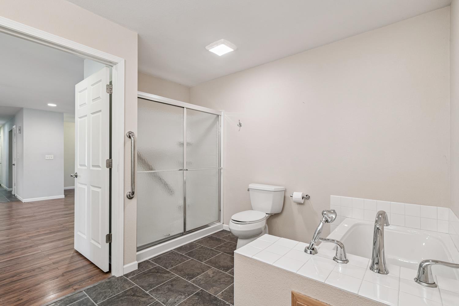 Oelwein, Iowa 50662, United States, 2 Bedrooms Bedrooms, ,2 BathroomsBathrooms,Residential,Active,238446