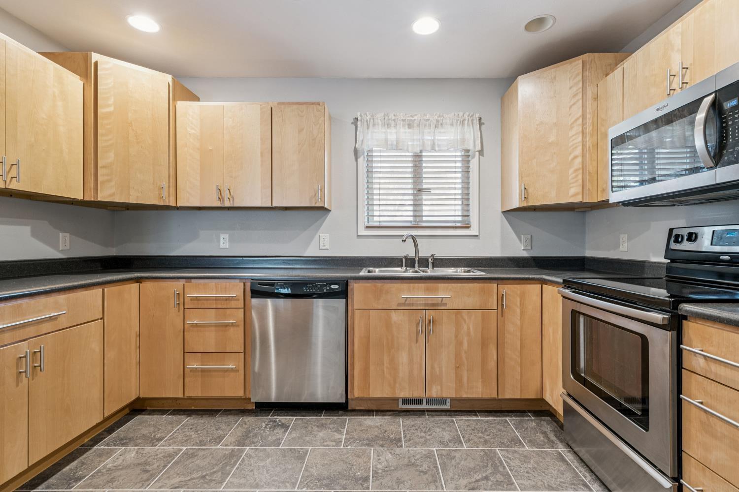 Oelwein, Iowa 50662, United States, 2 Bedrooms Bedrooms, ,2 BathroomsBathrooms,Residential,Active,238446