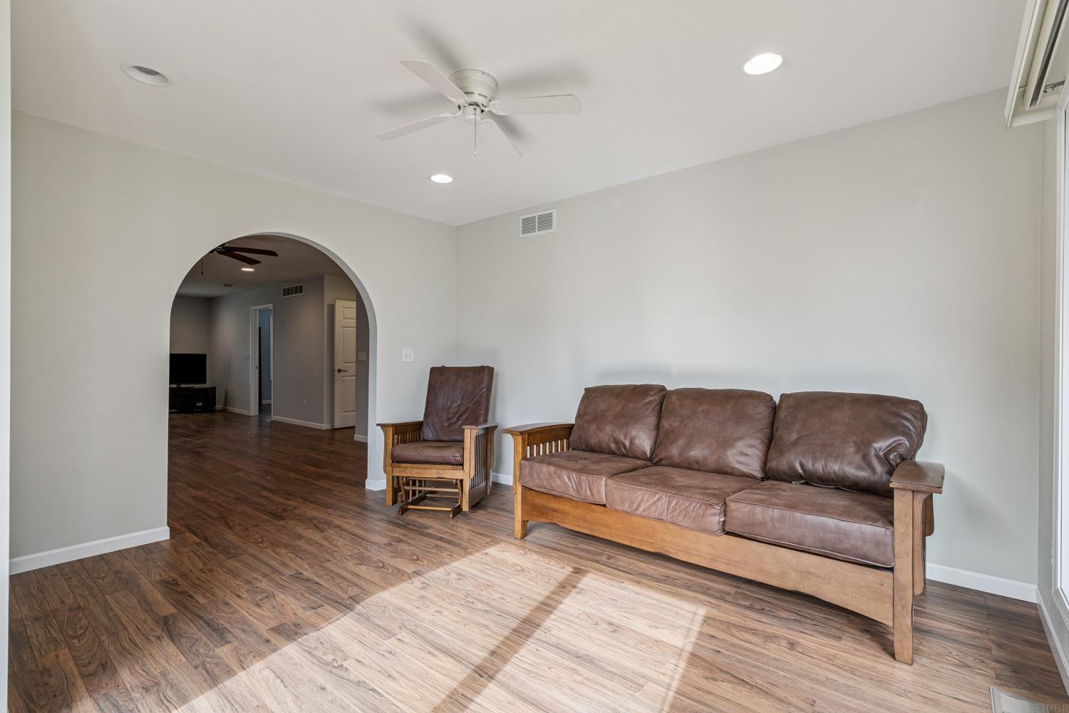 Oelwein, Iowa 50662, United States, 2 Bedrooms Bedrooms, ,2 BathroomsBathrooms,Residential,Active,238446