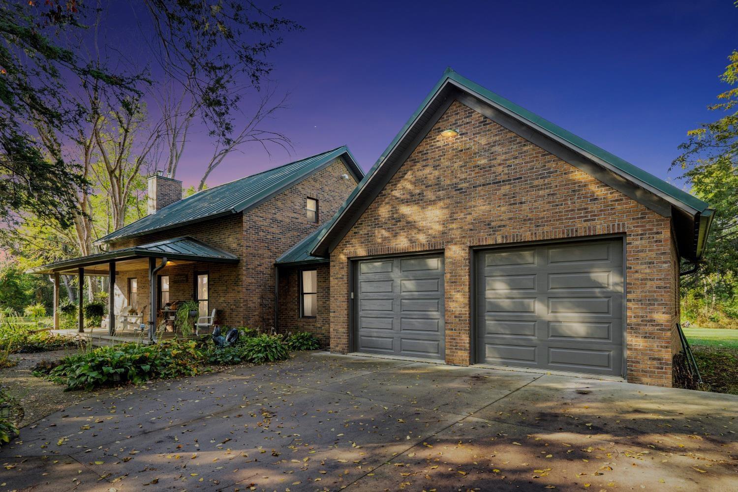 Rowley, Iowa 52329, United States, 3 Bedrooms Bedrooms, ,4 BathroomsBathrooms,Residential,Active,230689