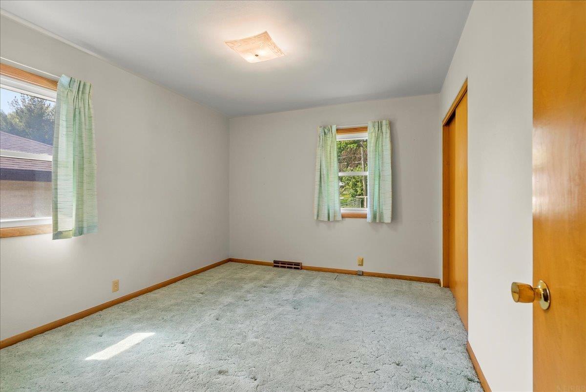 Waterloo, Iowa 50702, United States, 3 Bedrooms Bedrooms, ,1 BathroomBathrooms,Residential,Pending,128979