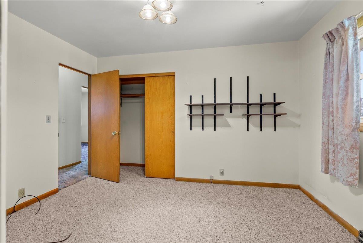 Waterloo, Iowa 50702, United States, 3 Bedrooms Bedrooms, ,1 BathroomBathrooms,Residential,Pending,128979