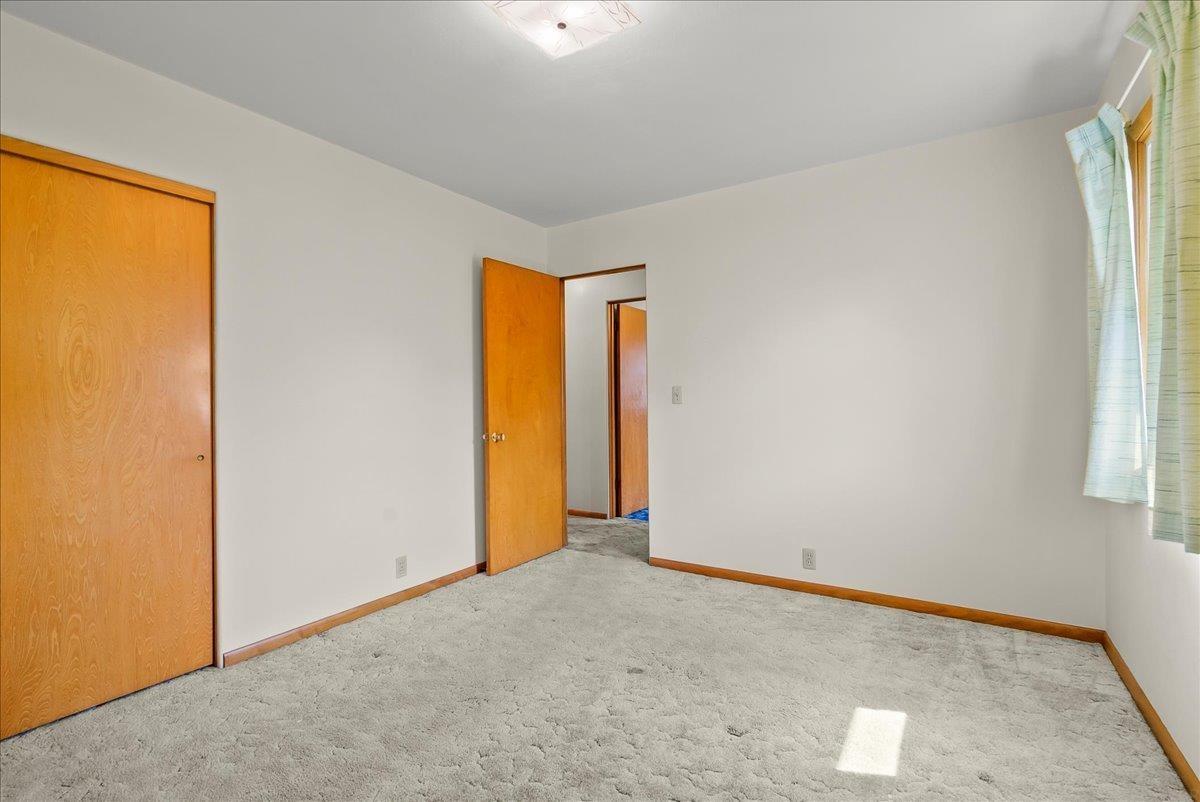 Waterloo, Iowa 50702, United States, 3 Bedrooms Bedrooms, ,1 BathroomBathrooms,Residential,Pending,128979