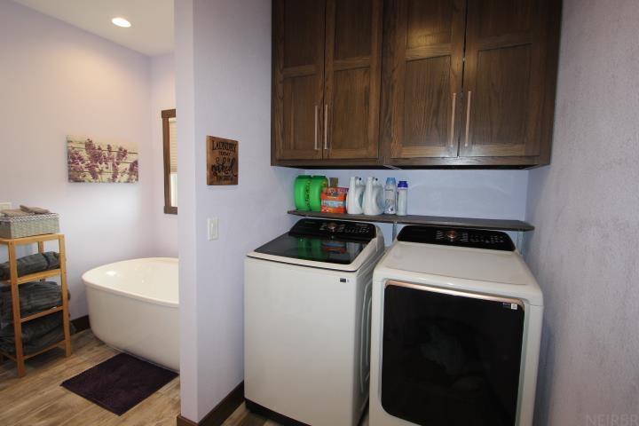 Dunkerton, Iowa 50626, United States, 4 Bedrooms Bedrooms, ,4 BathroomsBathrooms,Residential,Active,117353