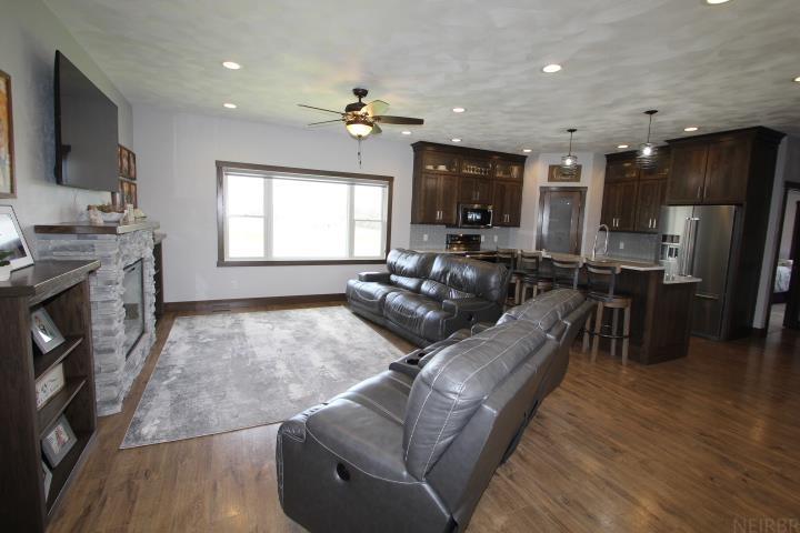 Dunkerton, Iowa 50626, United States, 4 Bedrooms Bedrooms, ,4 BathroomsBathrooms,Residential,Active,117353