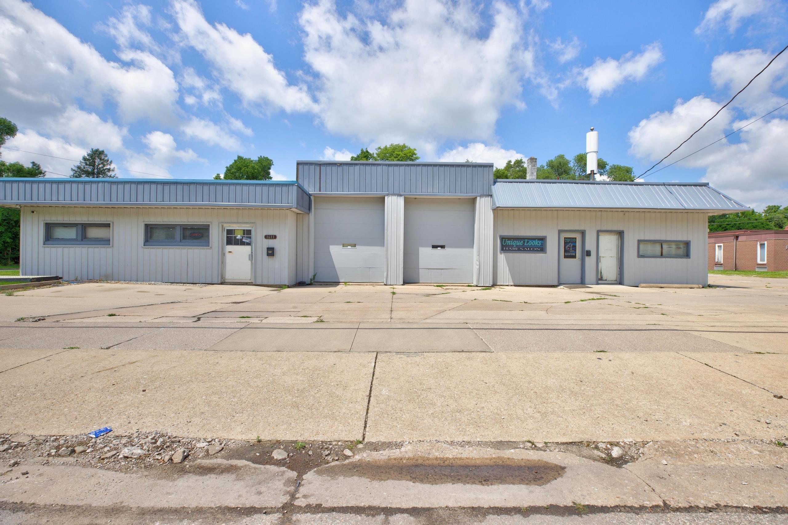 Photo 1 of 9 — 1611 E 4th Street, Waterloo, IA 50703