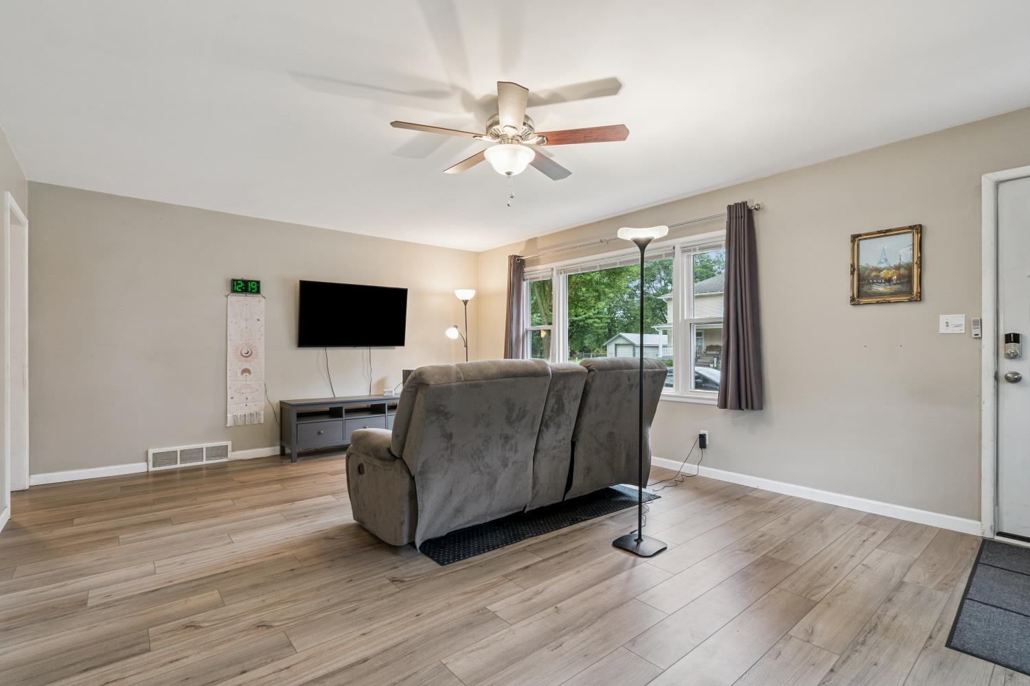 Independence, Iowa 50644, United States, 3 Bedrooms Bedrooms, ,1 BathroomBathrooms,Residential,Pending,169476