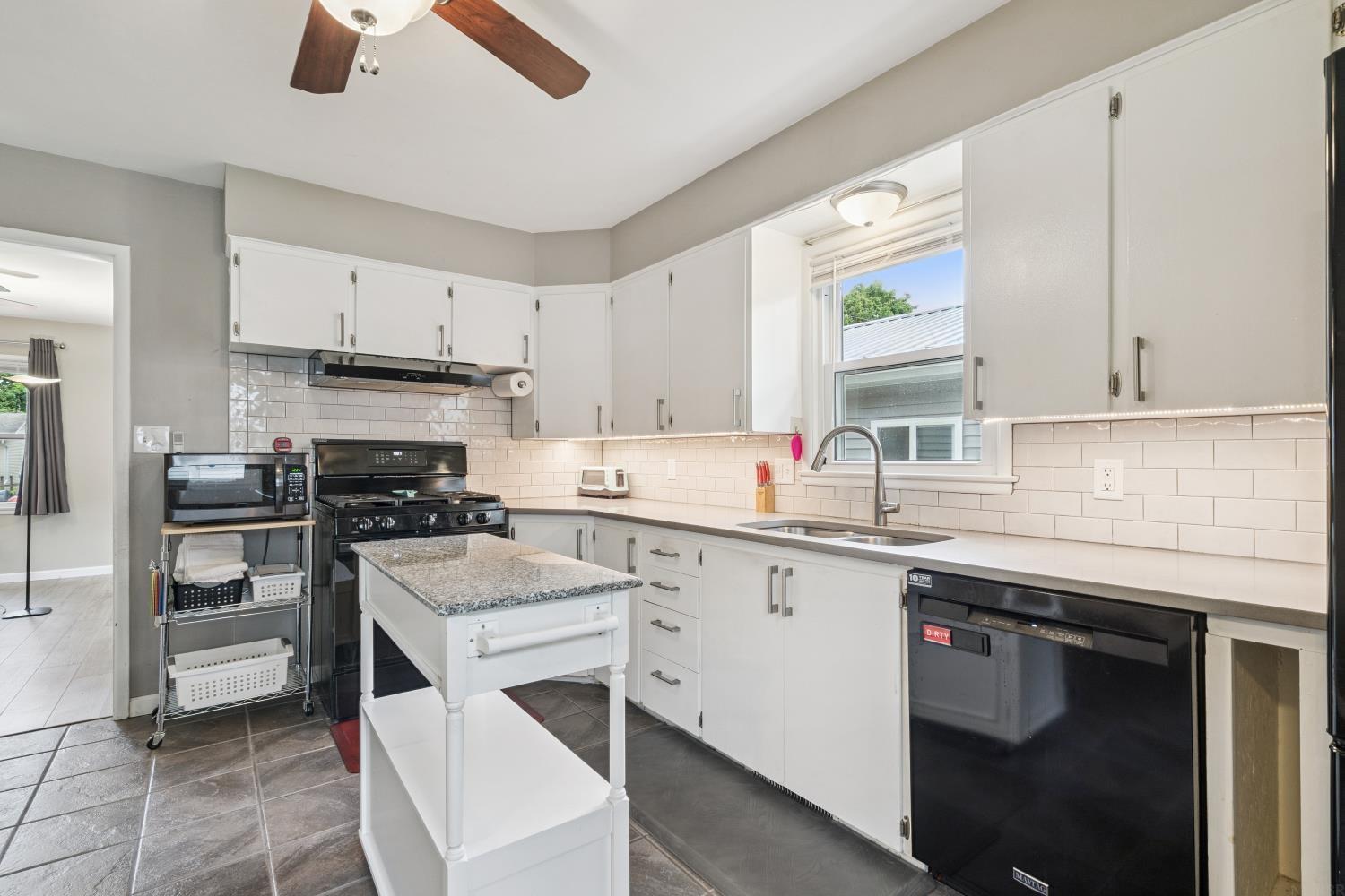 Independence, Iowa 50644, United States, 3 Bedrooms Bedrooms, ,1 BathroomBathrooms,Residential,Pending,169476