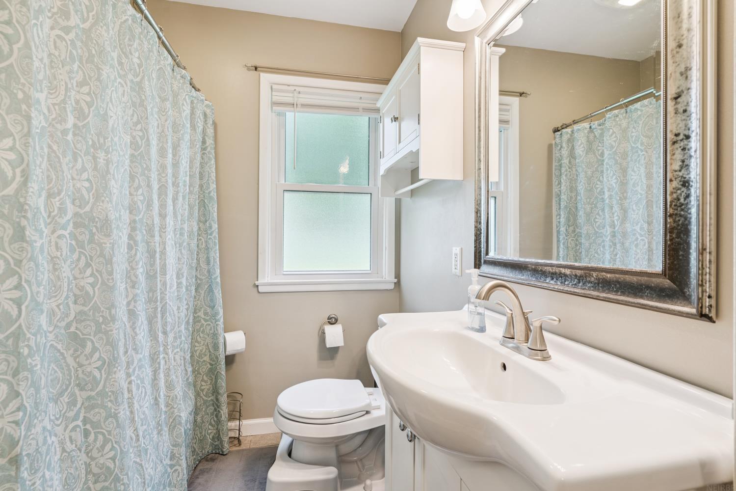 Independence, Iowa 50644, United States, 3 Bedrooms Bedrooms, ,1 BathroomBathrooms,Residential,Pending,169476