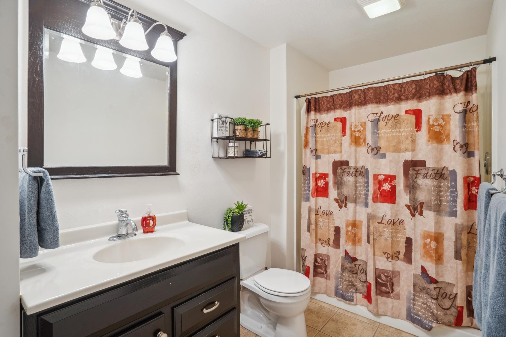 Independence, Iowa 50644, United States, 4 Bedrooms Bedrooms, ,3 BathroomsBathrooms,Residential,Pending,26770