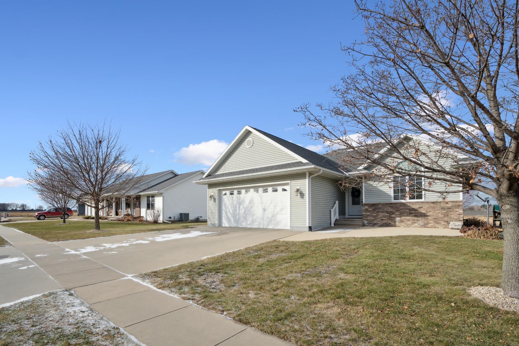 Independence, Iowa 50644, United States, 4 Bedrooms Bedrooms, ,3 BathroomsBathrooms,Residential,Pending,26770